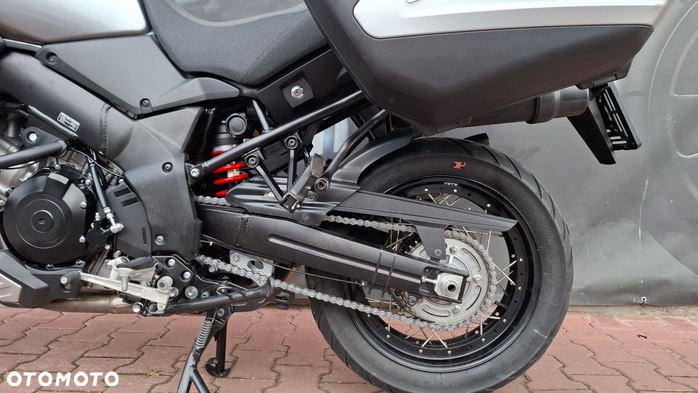 Suzuki V-STROM - 10