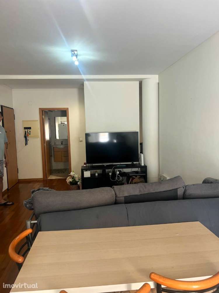 UM , T2 com terraço e garagem - Grande imagem: 2/11