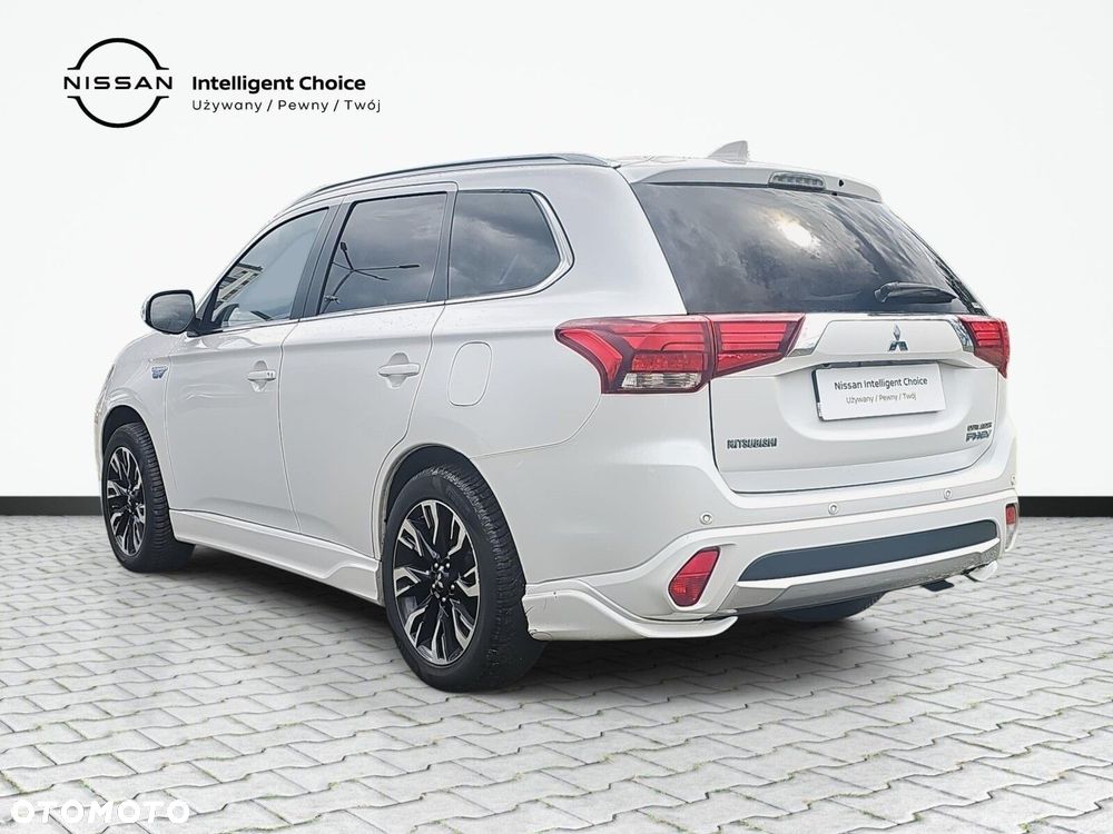 Mitsubishi Outlander - 8