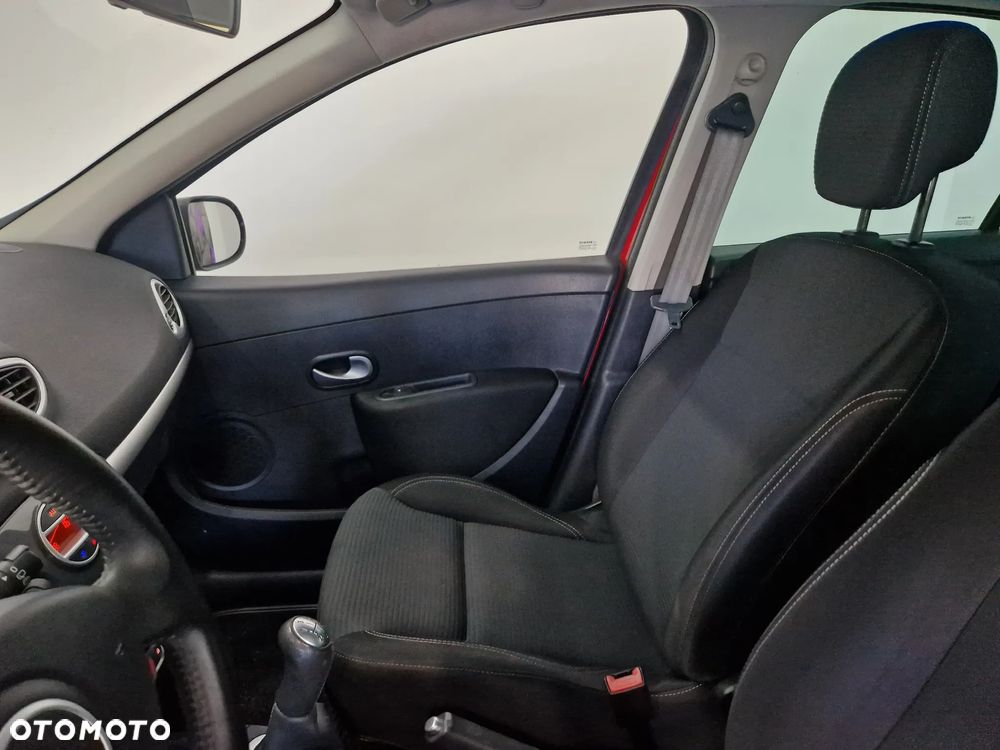 Renault Clio - 22