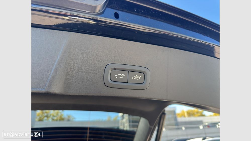 Volvo EX40 82 kWh Single Motor Extended Range Black Edition - 19