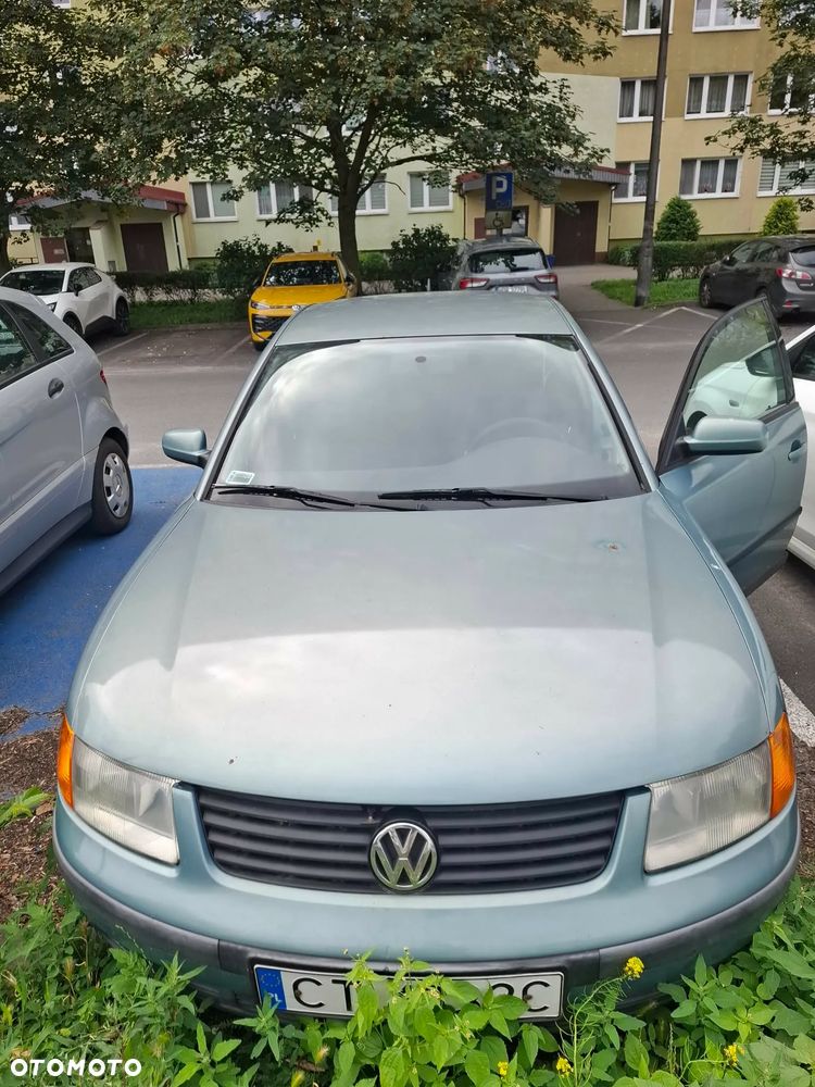 Volkswagen Passat 1.6 CL - 1