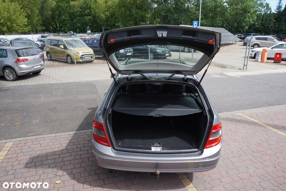 Mercedes-Benz Klasa C 200 CDI DPF (BlueEFFICIENCY) Avantgarde - 5