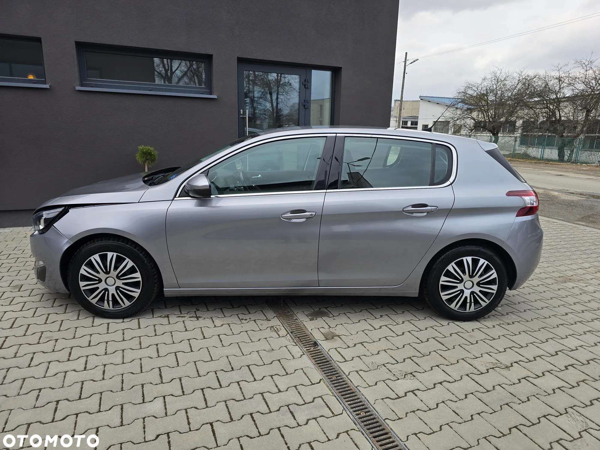Peugeot 308 1.2 PureTech Allure S&S EAT6 - 9