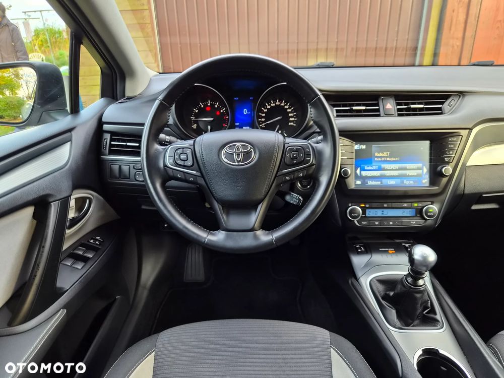Toyota Avensis 1.8 Sol plus NAVI - 18