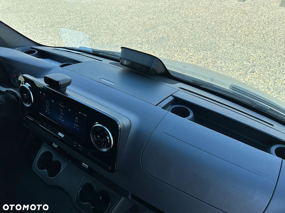 Mercedes-Benz Sprinter - 14