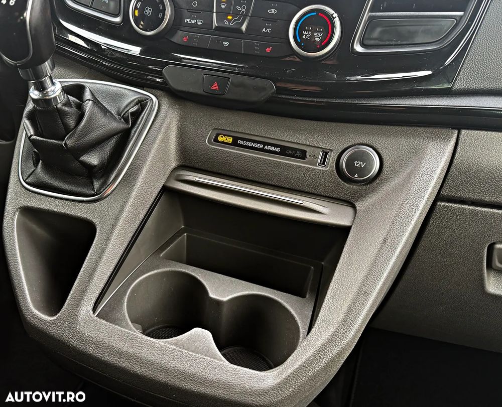 Ford Tourneo Custom 320 L2H1 VA Titanium - 33