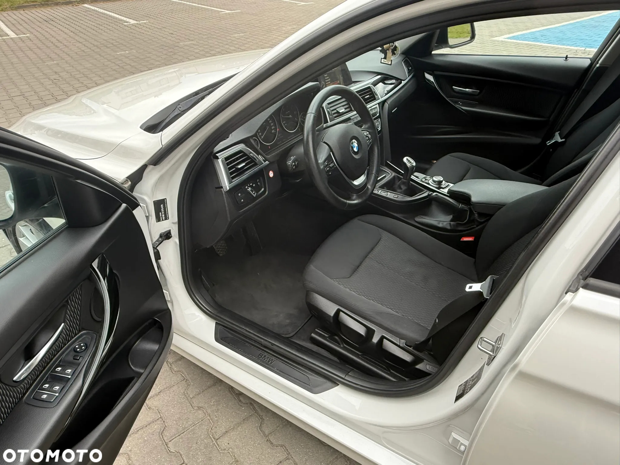 BMW Seria 3 318d Sport Line Shadow - 21