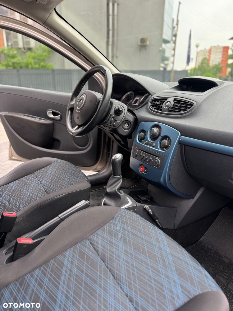 Renault Clio 1.2 16V Expression - 8