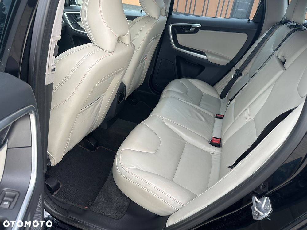 Volvo XC 60 D4 Drive-E Ocean Race - 12