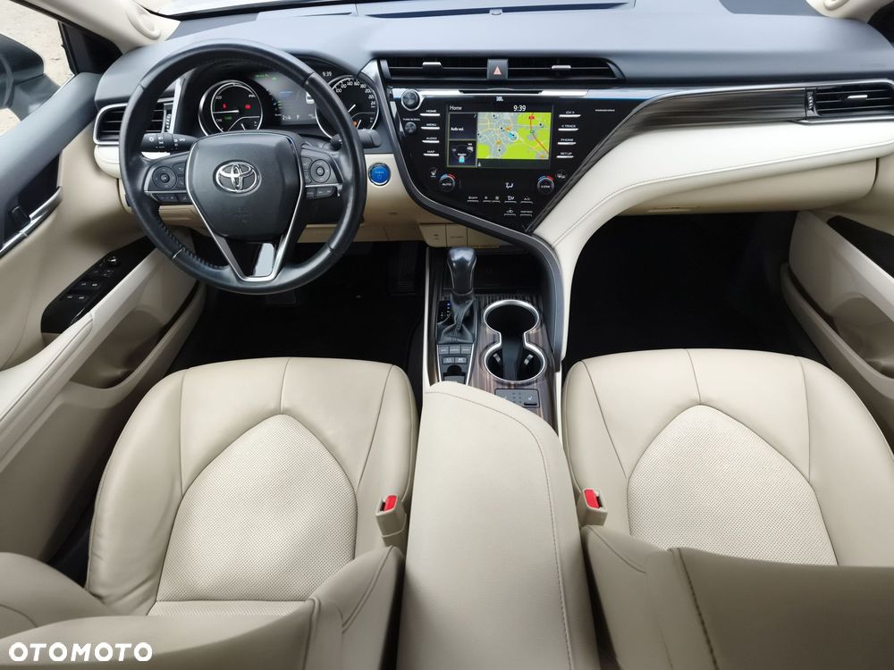 Toyota Camry 2.5 Hybrid Executive CVT - 11