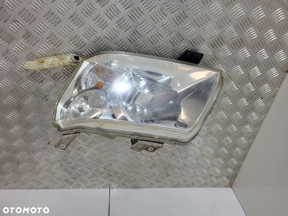 Suzuki Grand Vitara II Lampa Lewa Prawa Przód 3D - 2