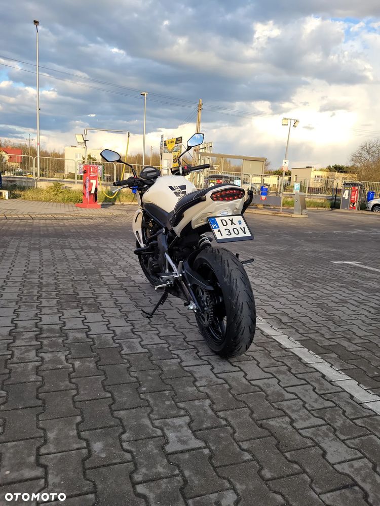 Kawasaki ER - 7