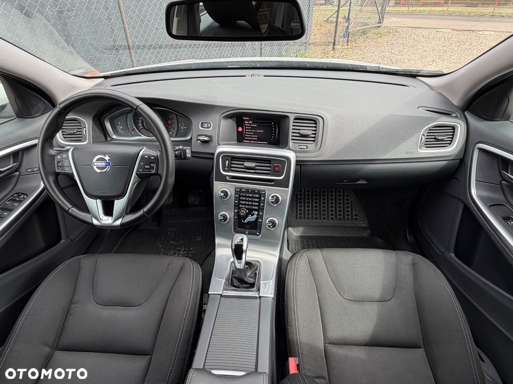 Volvo V60 D3 Drive-E Momentum - 8