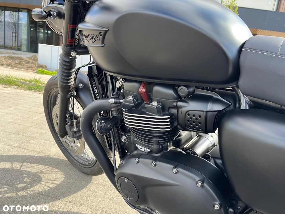 Triumph Bonneville - 8