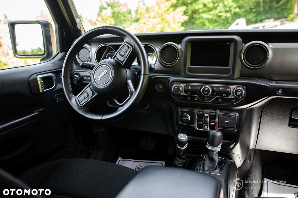 Jeep Wrangler - 11