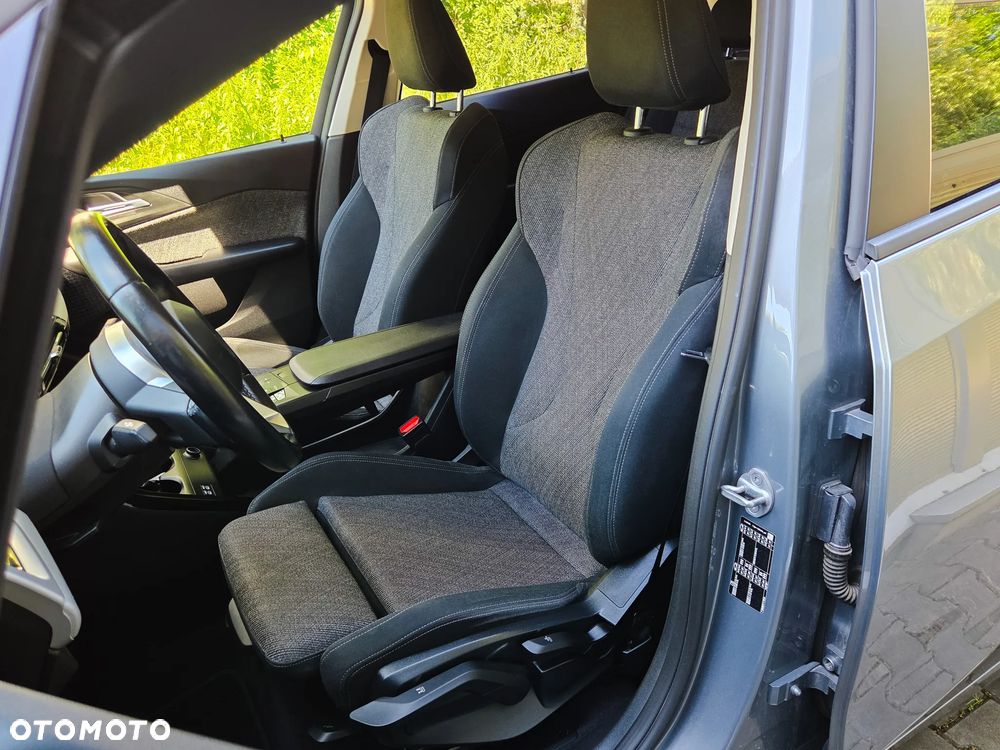 BMW Seria 2 218i sport - 9