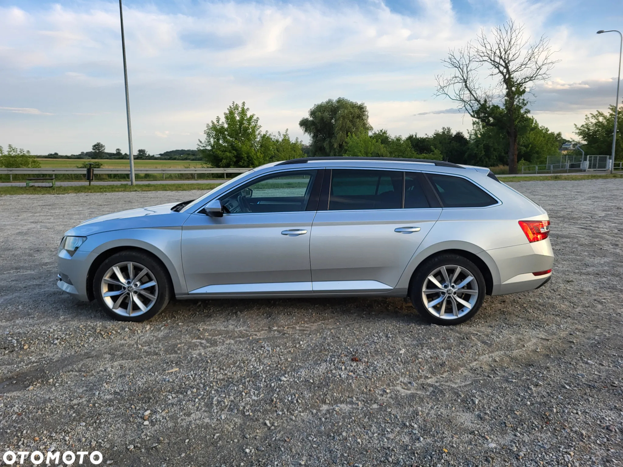 Skoda Superb Combi 2.0 TDI DSG Style - 2