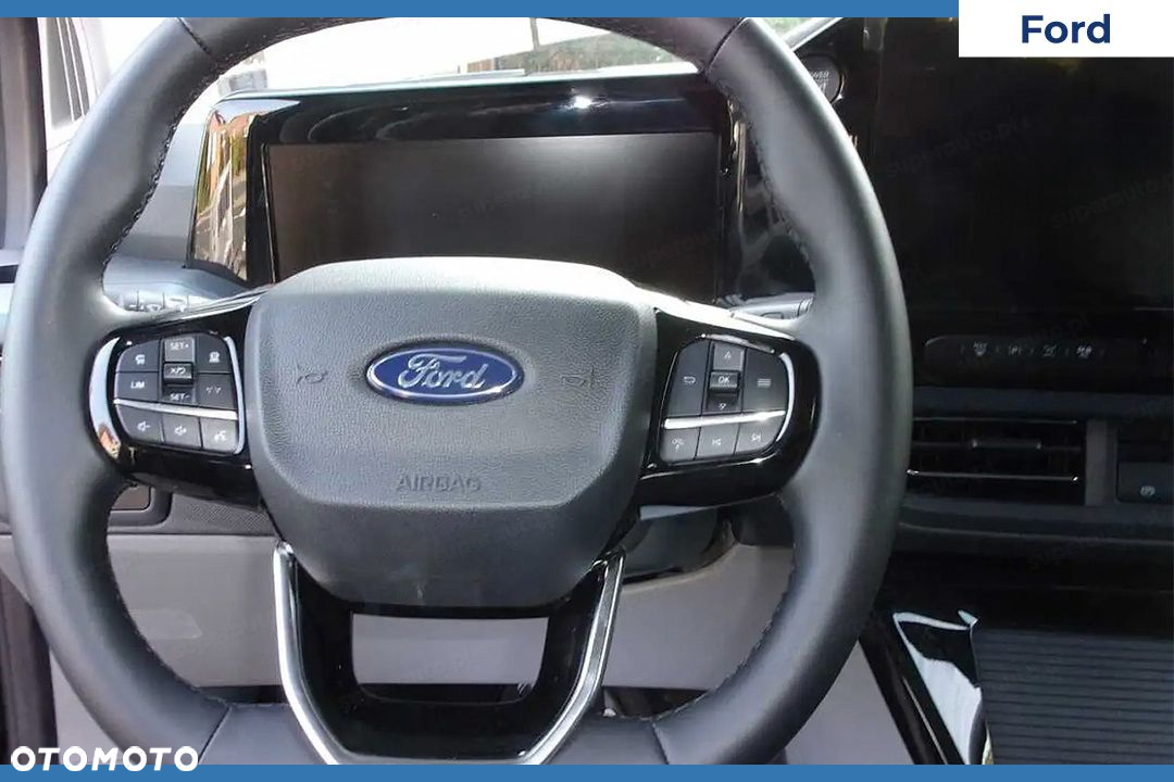 Ford Tourneo Custom - 8