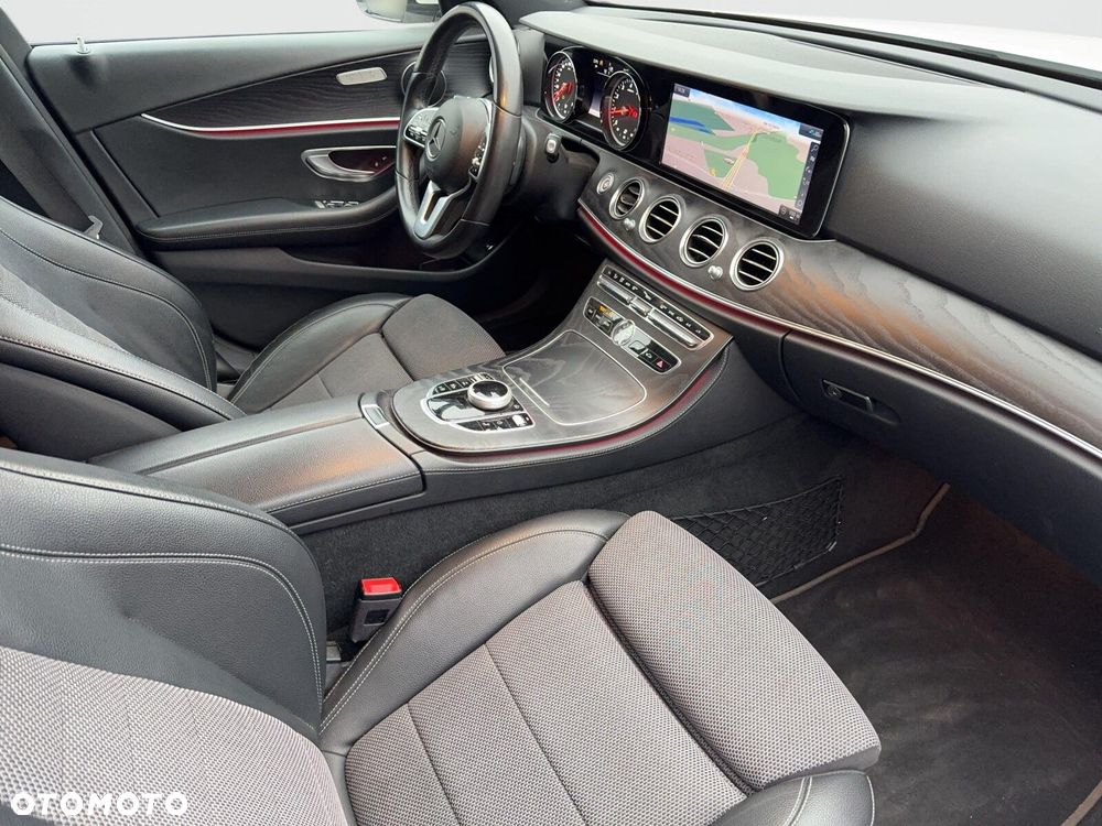 Mercedes-Benz Klasa E 200 4-Matic 9G-TRONIC - 22