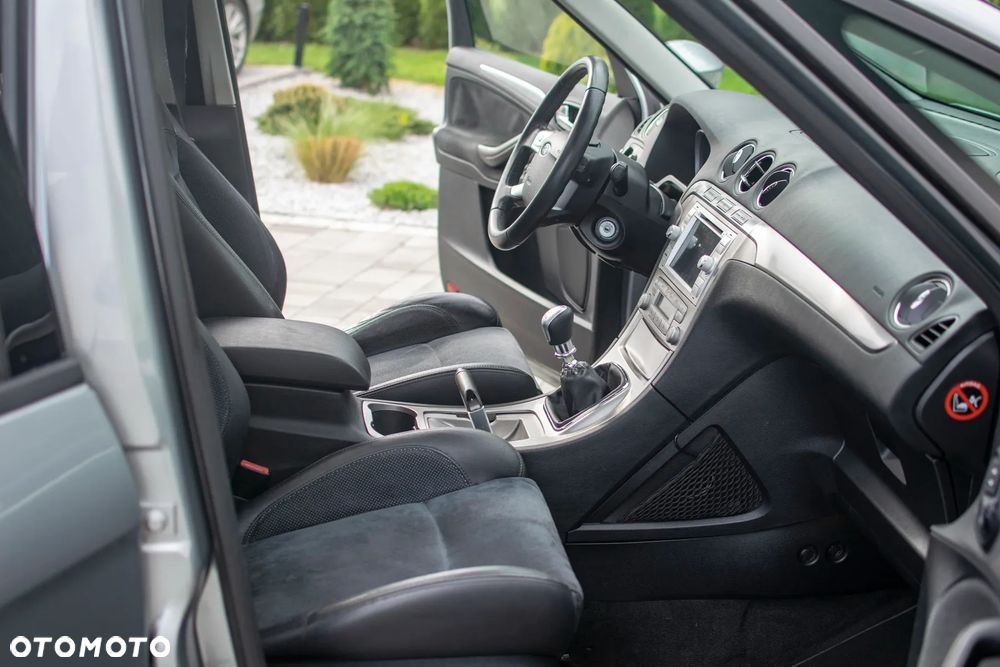 Ford S-Max - 34