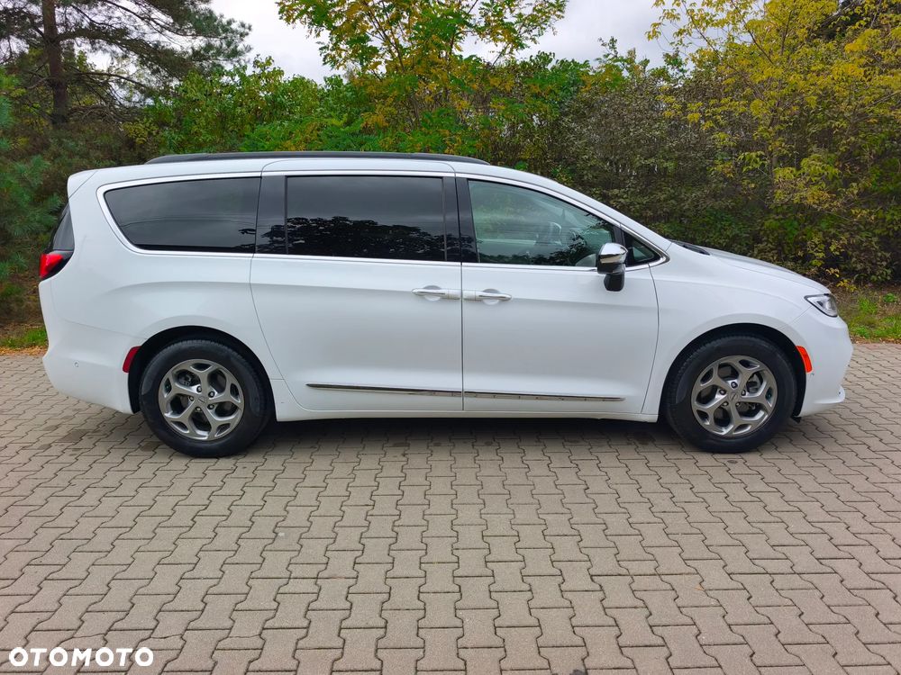 Chrysler Pacifica - 4