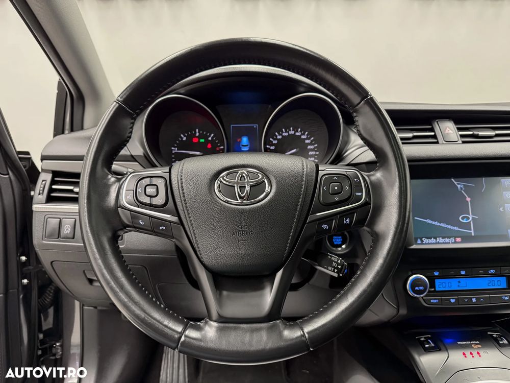 Toyota Avensis 2.0 D-4D Executive - 25