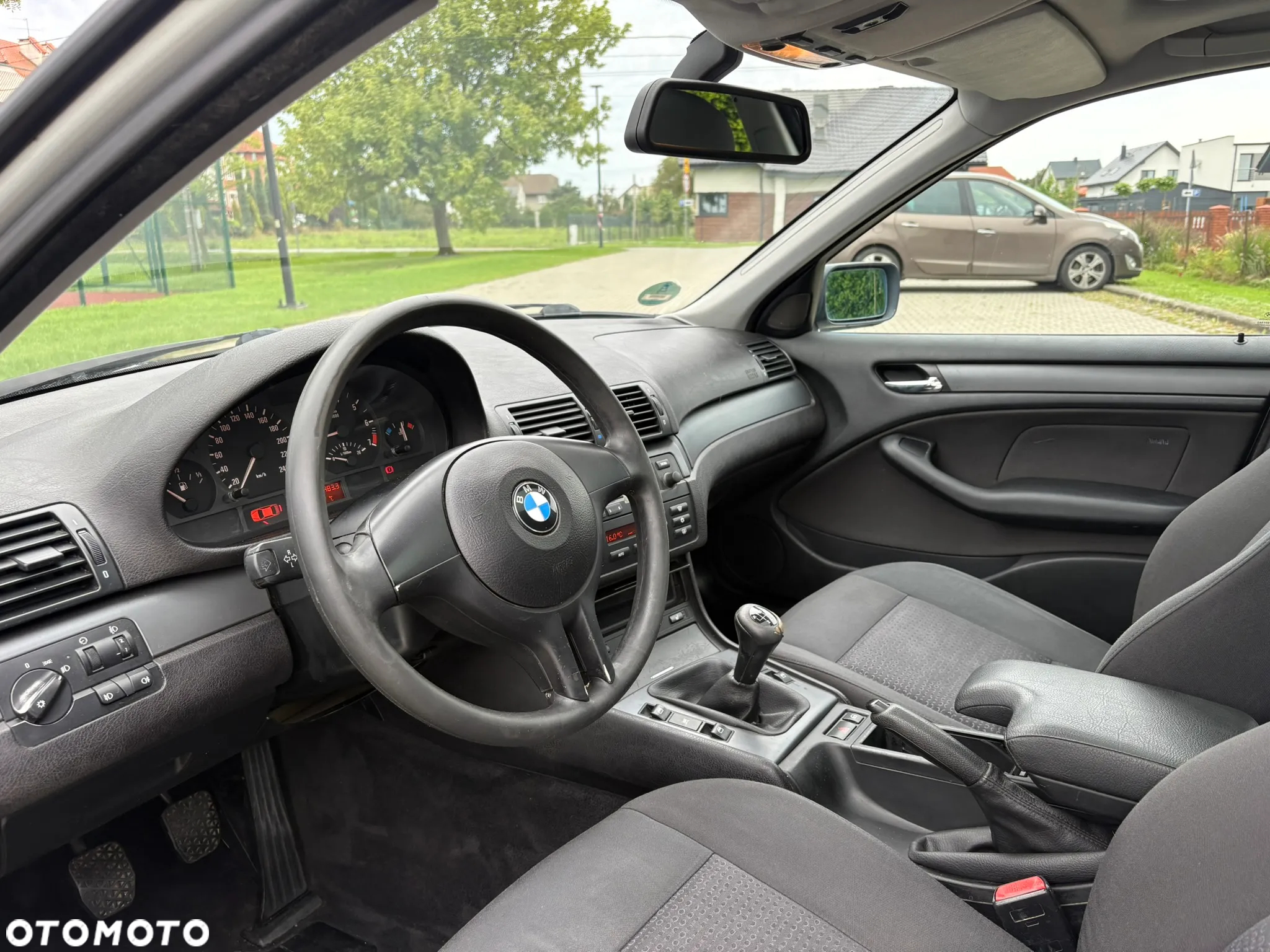 BMW Seria 3 318i - 9