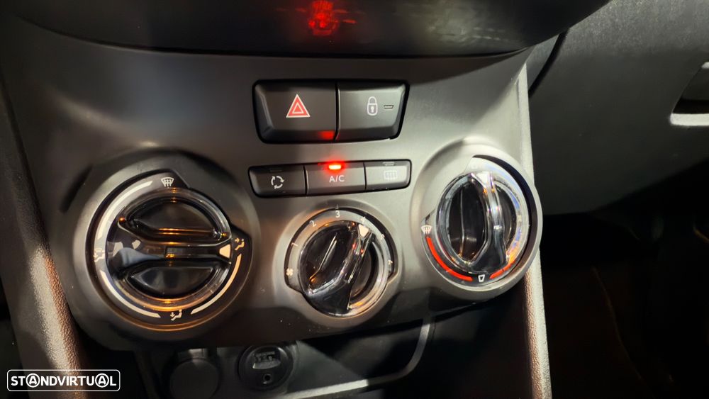 Peugeot 2008 1.6 BlueHDi Style - 25