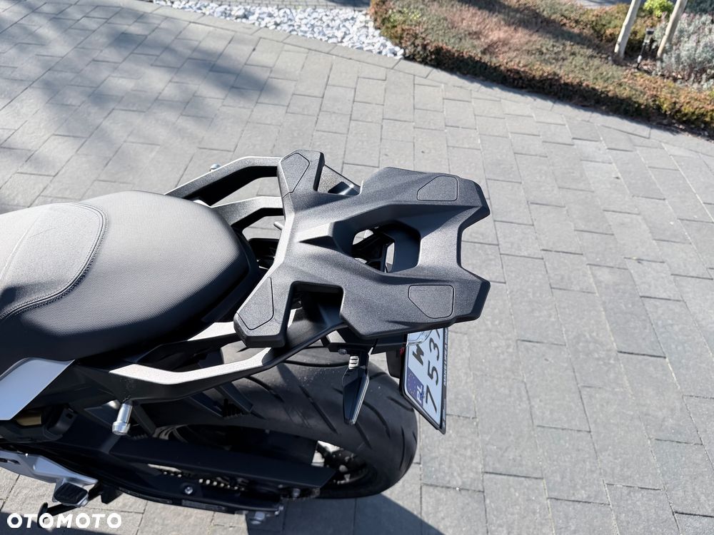 BMW F - 11