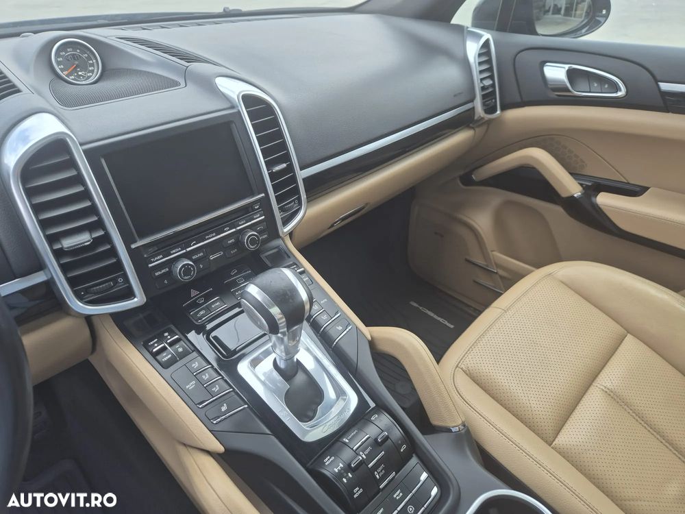 Porsche Cayenne 3.0 L - 3
