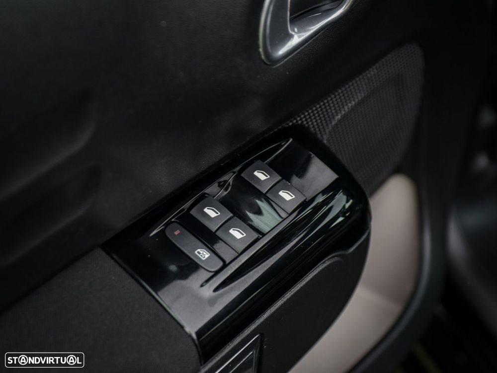 Citroën C3 1.2 PureTech Shine EAT6 - 32