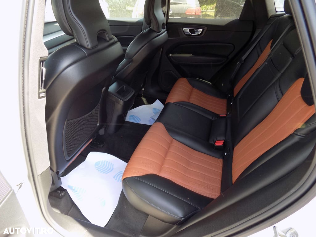 Volvo XC 60 B4 MHEV AT8 AWD Inscription - 12