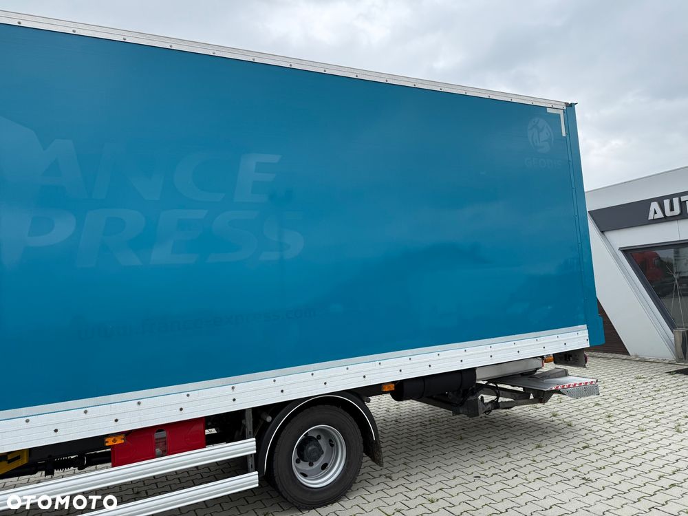 Renault D12 / 220 KM / WINDA / KONTENER 8,30M / ROLETA ELEKTRYCZNA / Z FRANCJI / STAN BDB / / / - 10