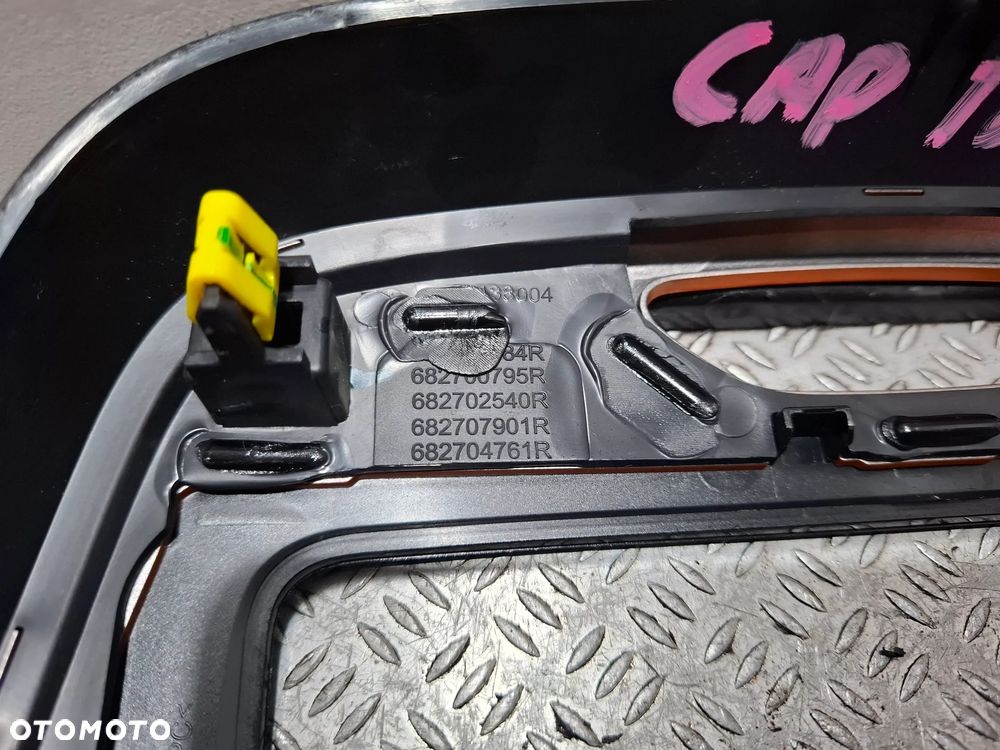 Ramka panelu nawigacji klimatyzacji Renault Captur 2015 rok nr 682704761R - 2