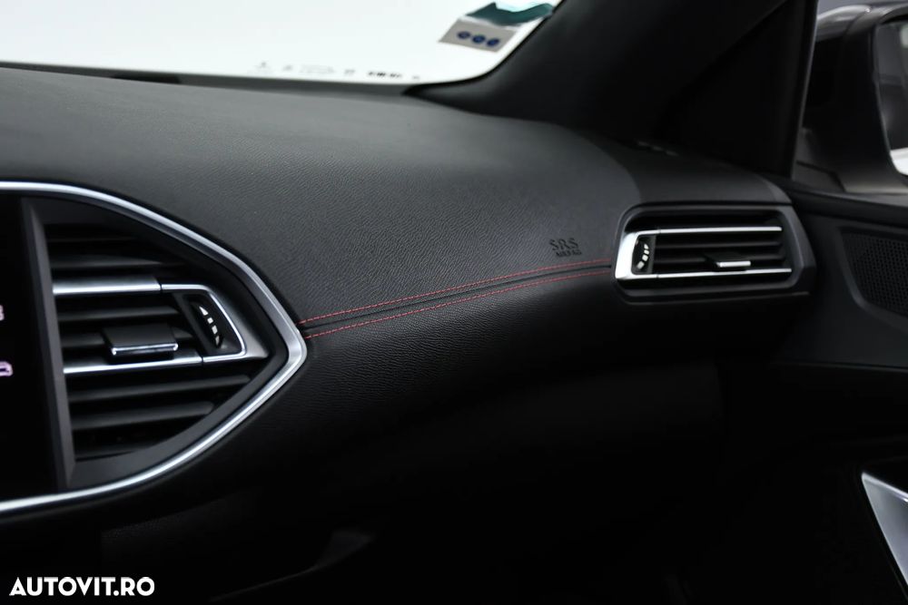 Peugeot 308 1.2 L PureTech Turbo S&S Active - 31