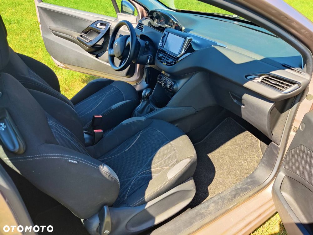 Peugeot 208 - 34