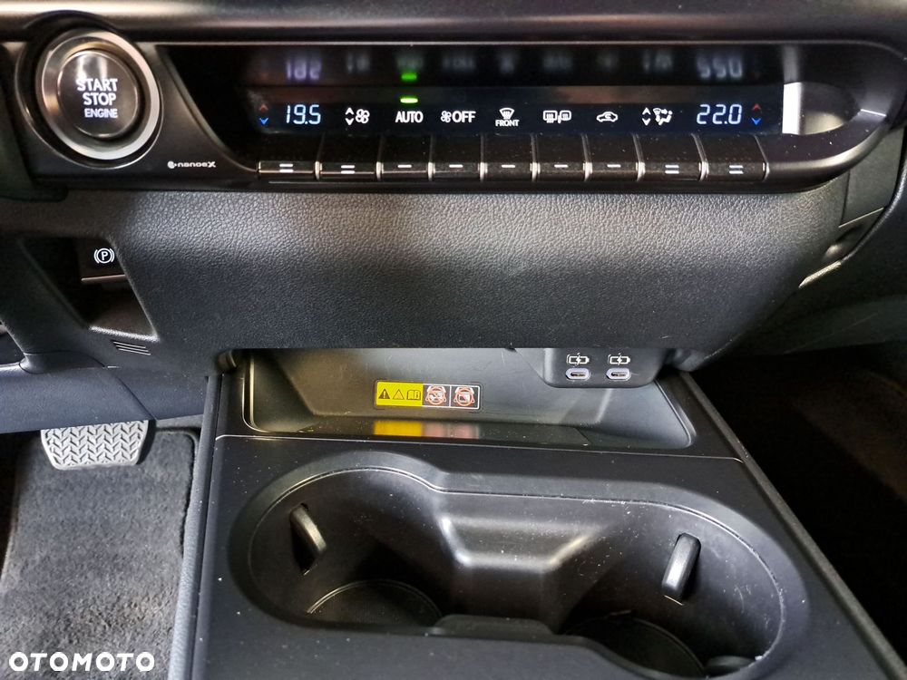 Lexus UX - 25