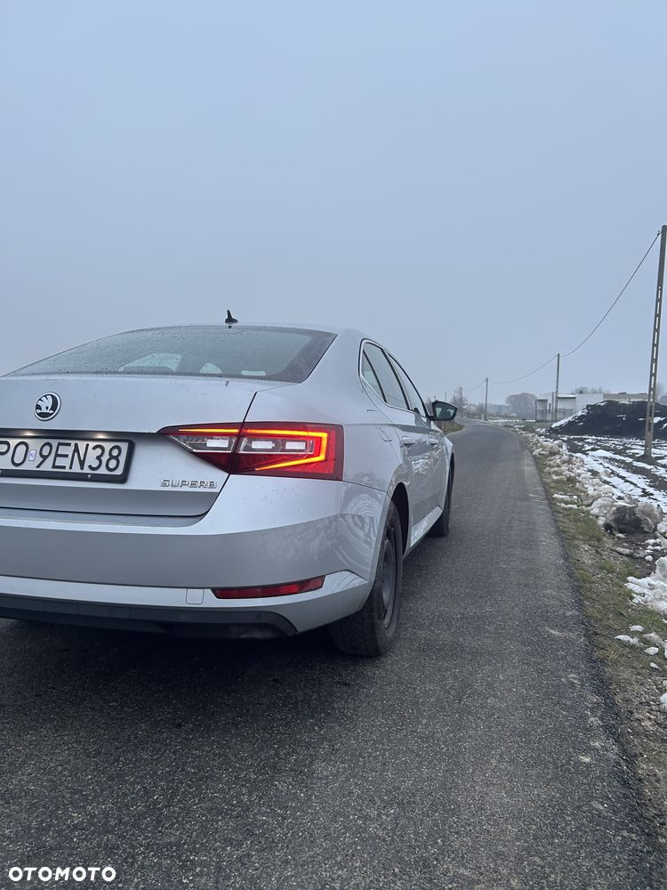 Skoda Superb 2.0 TDI Ambition DSG - 7
