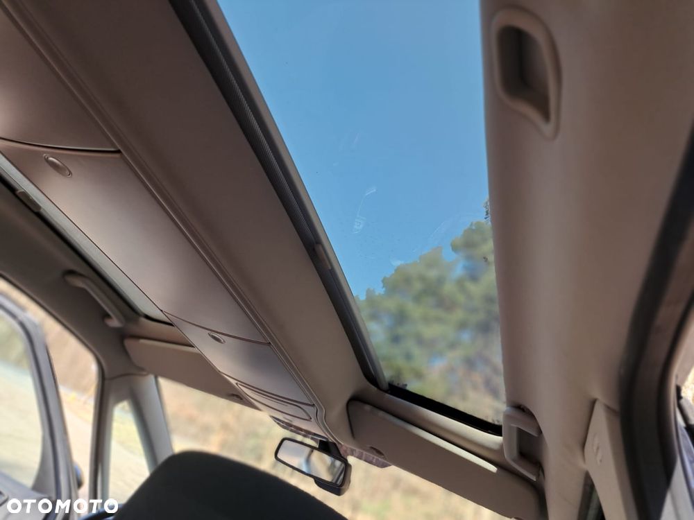 Ford Galaxy 2.2 TDCi DPF Titanium - 9