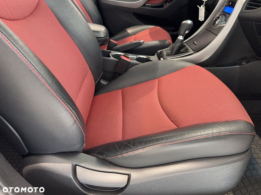 Hyundai Elantra 1.6 Classic + - 15
