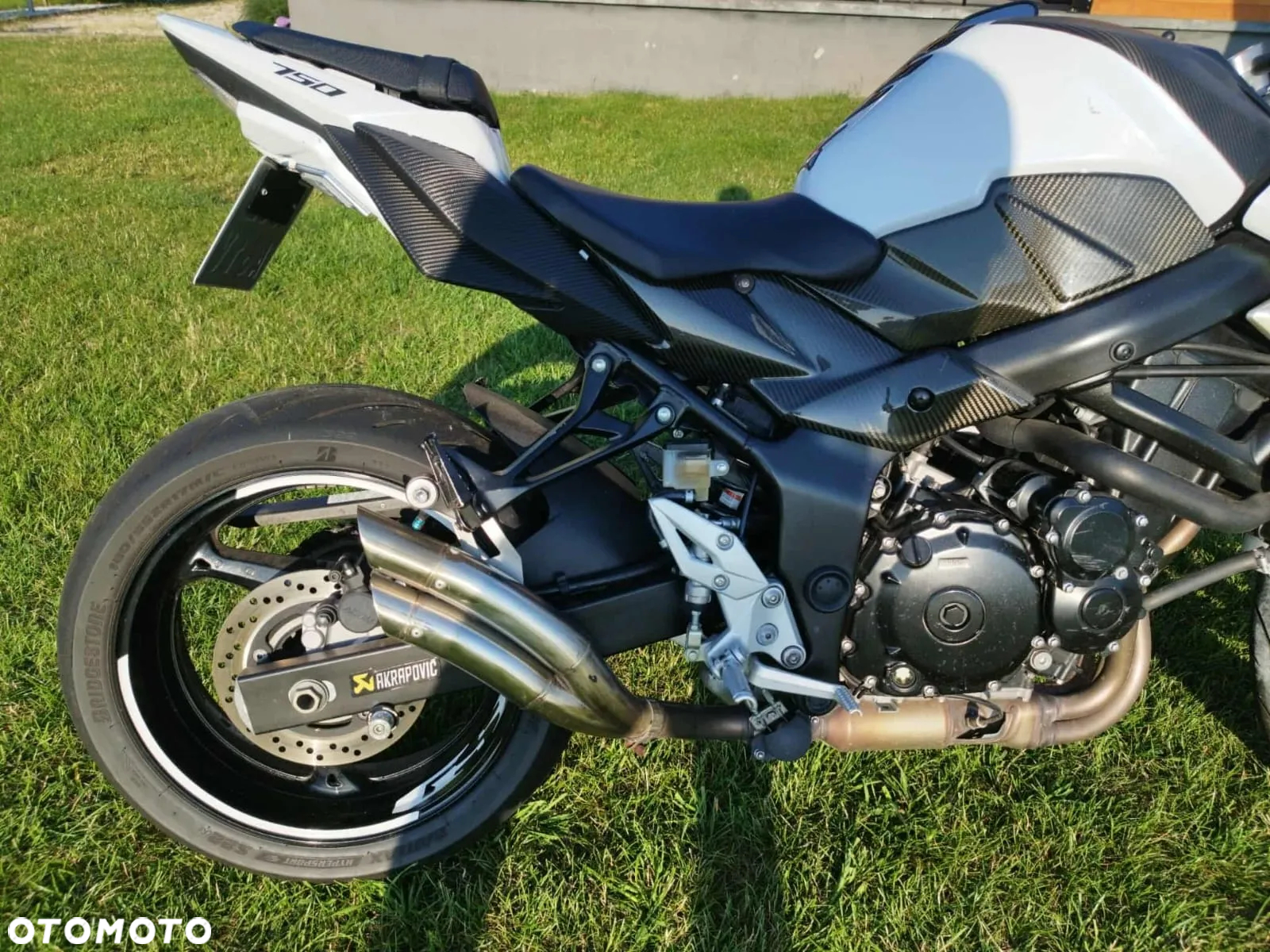 Suzuki GSR - 3