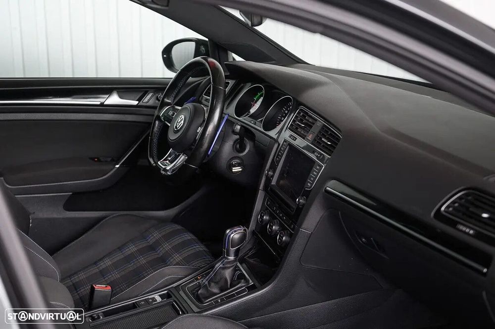 VW Golf 1.4 GTE Plug-In-Hybrid DSG - 56
