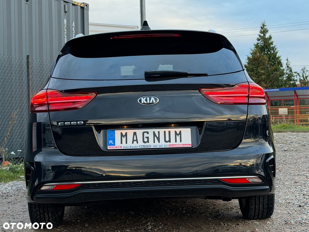 Kia Ceed 1.6 CRDi 136 ISG Dream-Team Edition - 35