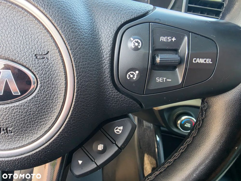 Kia Carens 2.0 GDI L - 30