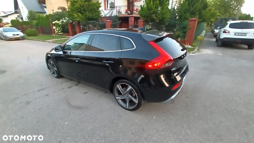 Volvo V40 D2 R-Design - 3