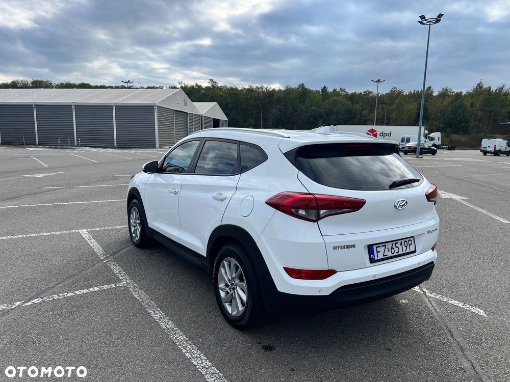Hyundai Tucson ver-1-7-crdi-bluedrive-comfort-2wd - 4