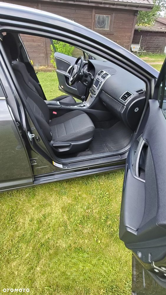 Toyota Avensis - 10