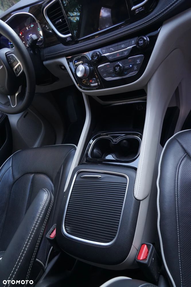 Chrysler Pacifica - 14