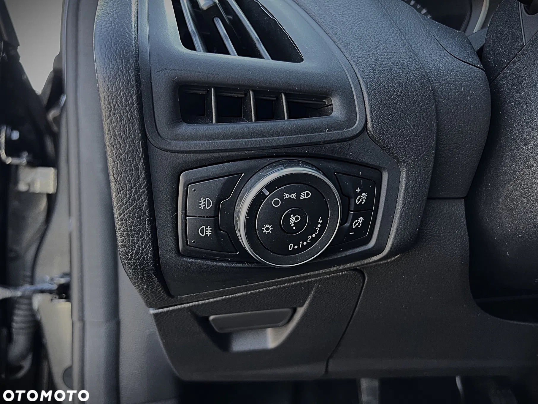 Ford Focus 1.5 EcoBoost Trend ASS - 33